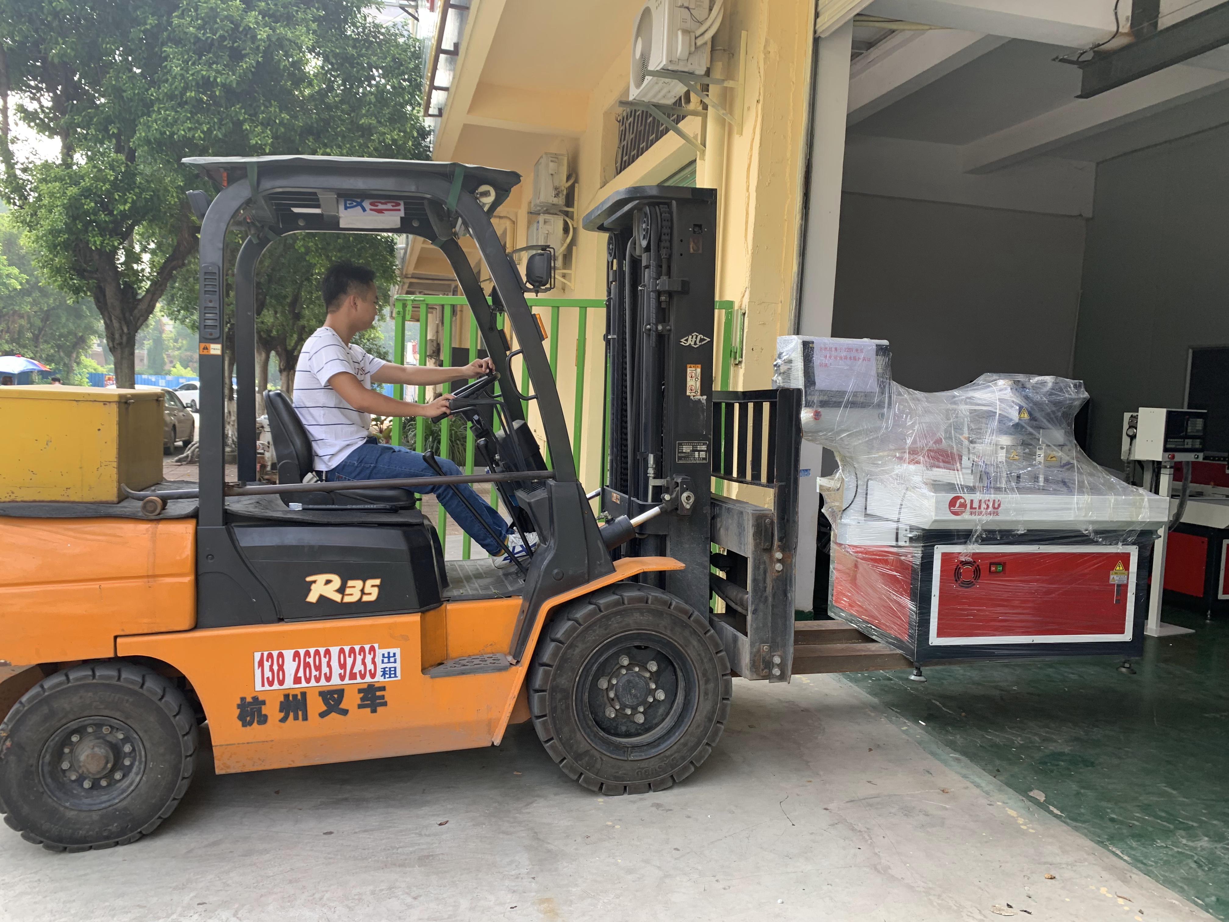 新研發(fā)小型鉆孔攻牙機(jī)出貨深圳！